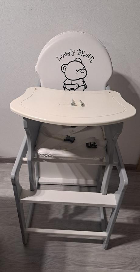 Detská drevená jedálenská stolička,