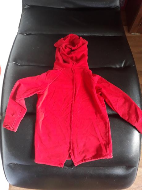 Cervena mikina predlzena, 92