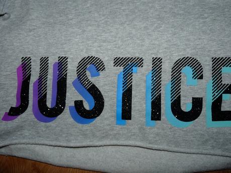 Kratšia mikina justice, 146