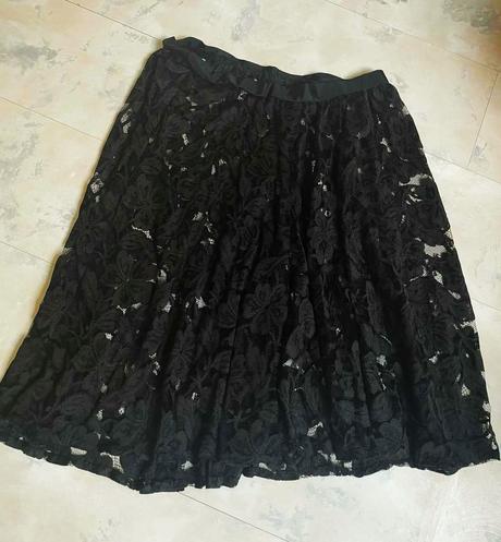 Čipkovaná sukňa, l