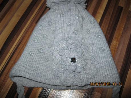 Čiapka so šálom, 98