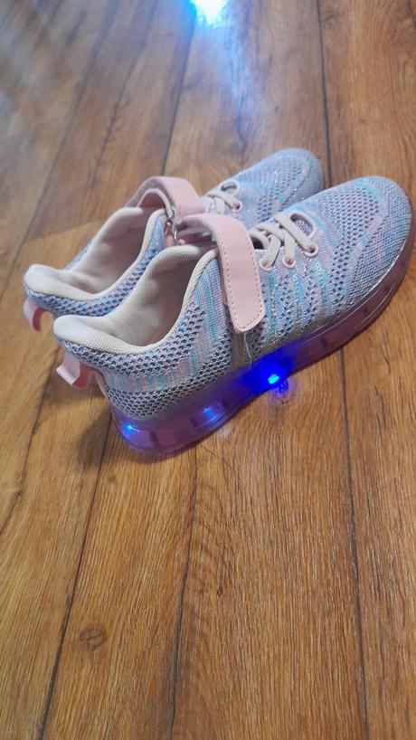 Krásne blikajúce trblietavé topánky, sprandi,34