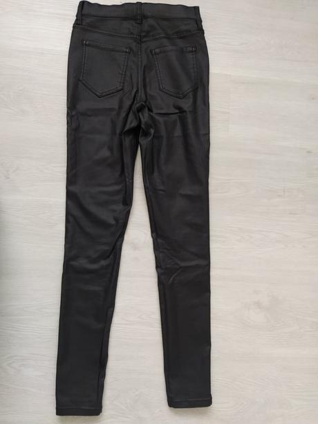 Slim nohavice koženkoveho vzhľadu., f&f,xs
