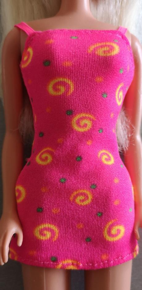 Barbie ruffle fun 1994,