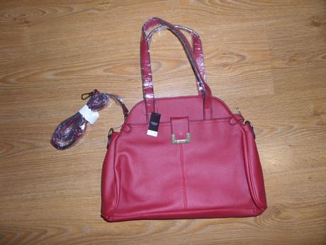 Červená kabelka so sponou, next