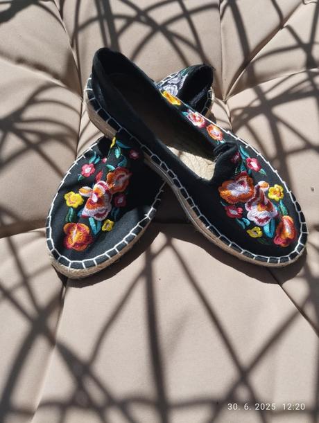 Dámske espadrilky s kvetinovou výšivkou, 36