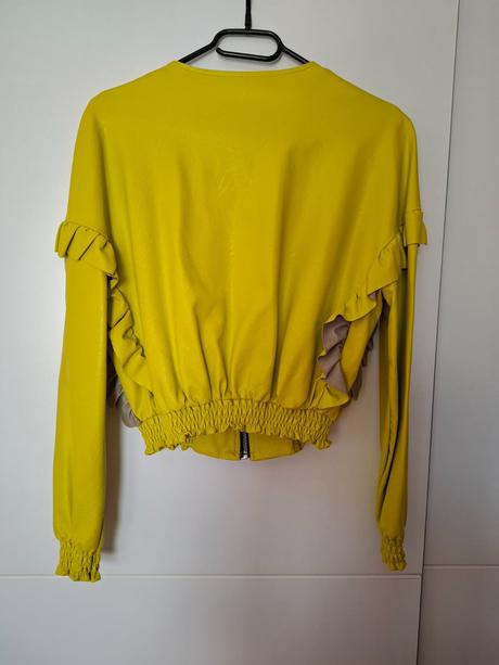 Zaujímavá koženková bundička,