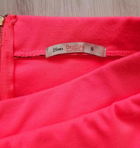 Sukna bershka č.s, bershka,s