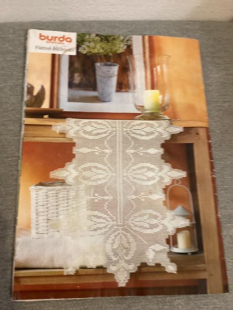 Burda - filetové háčkovanie, 