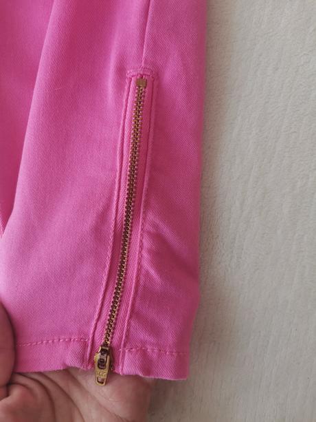 Tristvrtove nohavice, 38