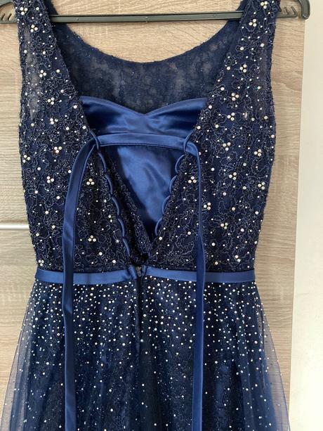 Spoločenské šaty, 36