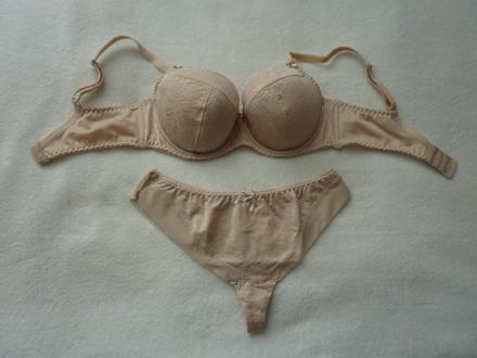 Podprsenka a nohavičky, 75c