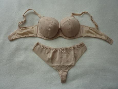 Podprsenka a nohavičky, 75c