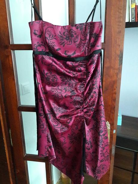 Spolocenske saty, 42