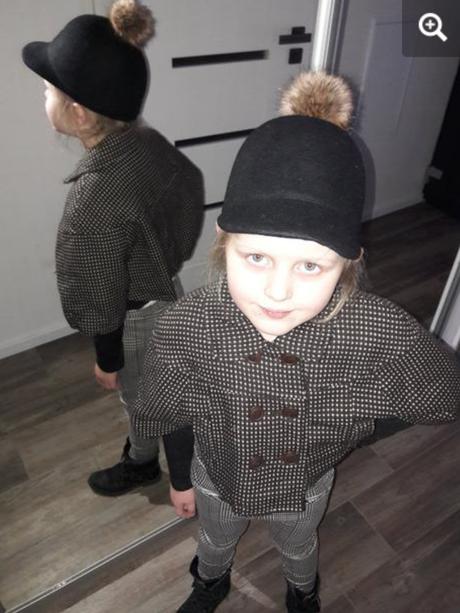 Úžasná kabátiková pelerínka, má otvory na ruky 2-6, prémaman,110