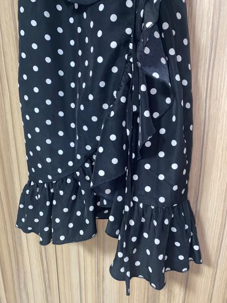 Bodkované šaty, 34