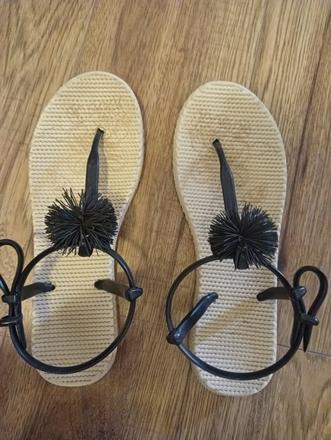 Šľapky s brmbolcom, 38