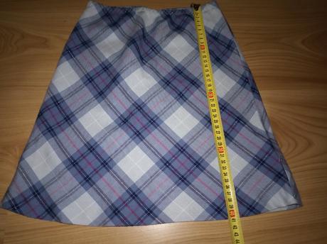 Sukna kockava zn. hm 128/134, l.o.g.g.,134