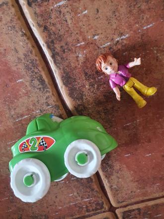 Autíčko a figúrka,