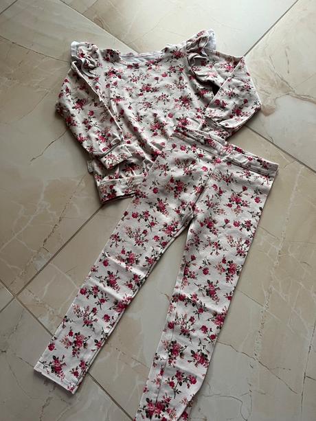 Kvietkovaná súprava hole, 110