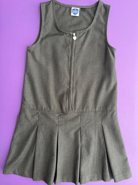 Šaty s volánom na blúzku, 134