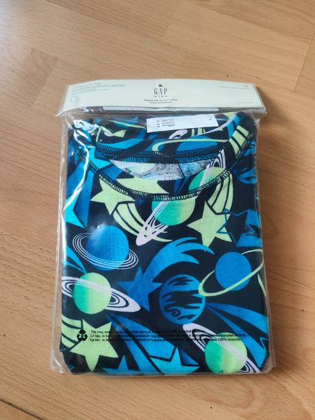 Krásne pyžamo s planetami, gap,140 / 146