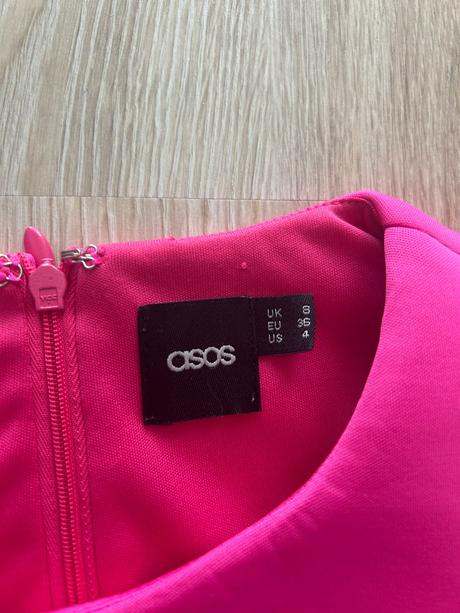Nádherné luxusné šaty značky asos, pc 82 eur, s