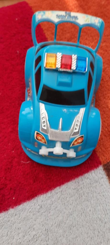 Auto šmoulo, svieti a hrá - 18 x 9 x 6,5 cm,