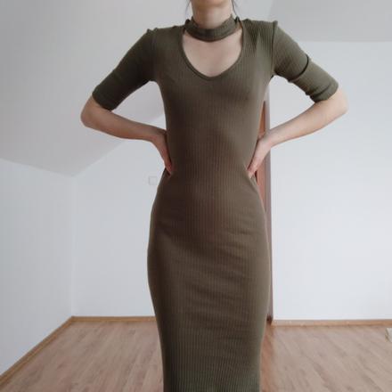 Obtiahnuté šaty, s