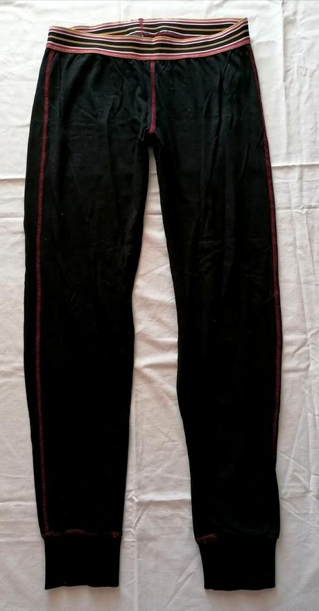 Pyžamove bavlnené nohavice raz oblečené, s