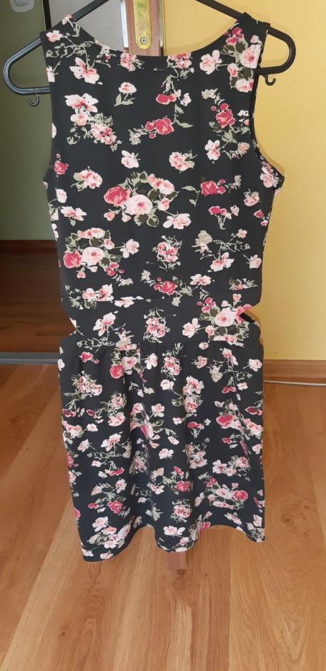 Letné šaty s kvetinami, gate,s