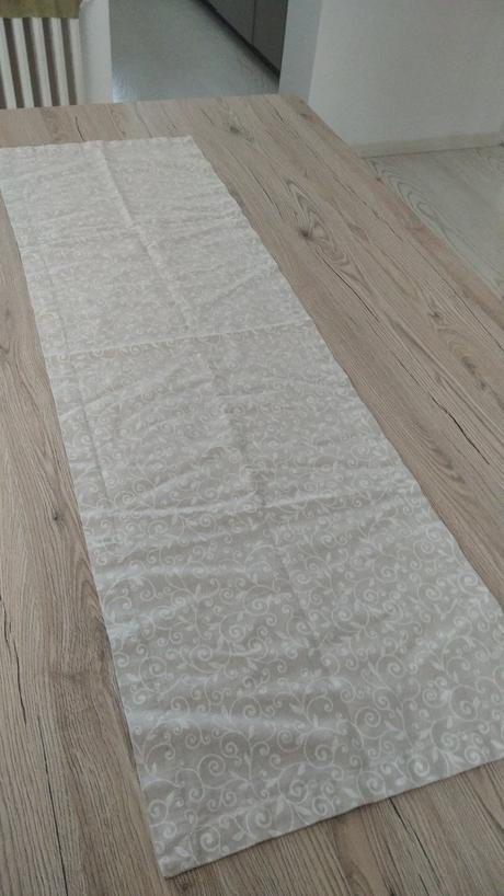 Béžová stola na stôl,