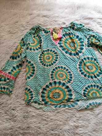 Tyrkysová vzorova bluzka, 