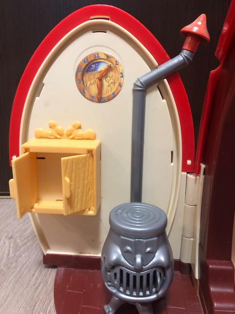 Domček s nábytkom snehulienky a trpaslíkov,