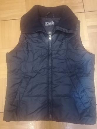 Čierna vetrovka bez rukávov, 34