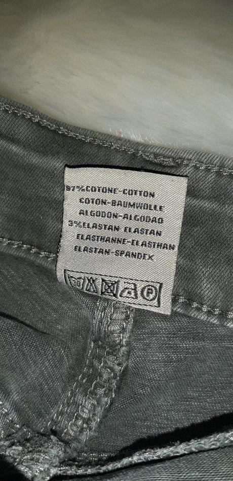 Rifle s gombíkmi, s