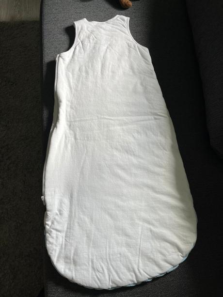 Modrobiela zavinovačka na spanie,