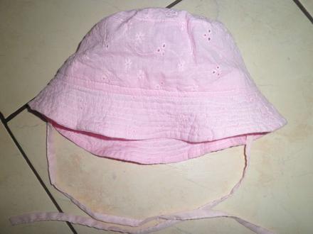 Letný nenosený klobúčik, 92