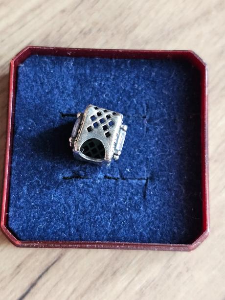 Strieborný prívesok na pandoru,