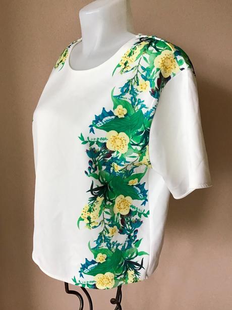 Prekrasny top s koralkami /79a, next,40 / 42