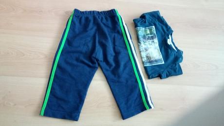 Tepláky + tričko, 86