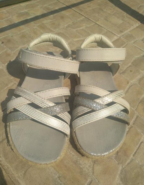 Bielo strieborné sandálky, nelli blu,25