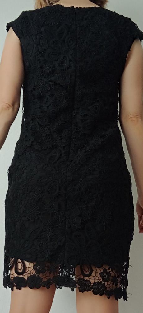 Šaty s krásnou kvetinovou krajkou s/m (už s poštov, amisu,m