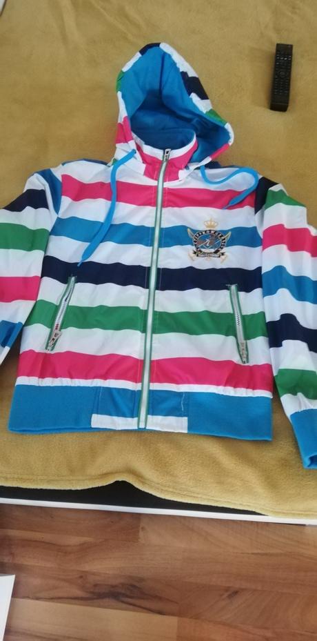 Nepremokavá bunda, 158