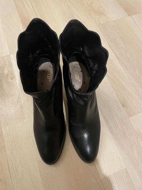 Red valentino kožené členkové čižmy, 37