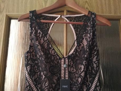 Cipkovane cierne saty s ruzovou podsivkou, next,34