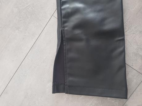 Nové s visačkou koženkové nohavice, zara,40