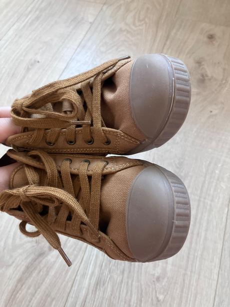 Vyššie platené tenisky, zara,28