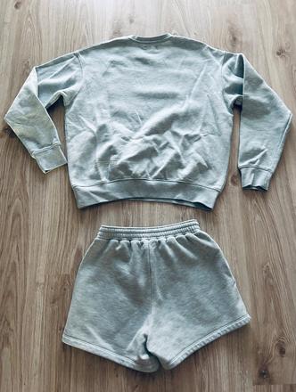 Krásny teplákový komplet značky pari, pc 110 eur, s