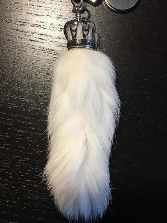 Kožušinova ozdoba na kabelku magnolia,